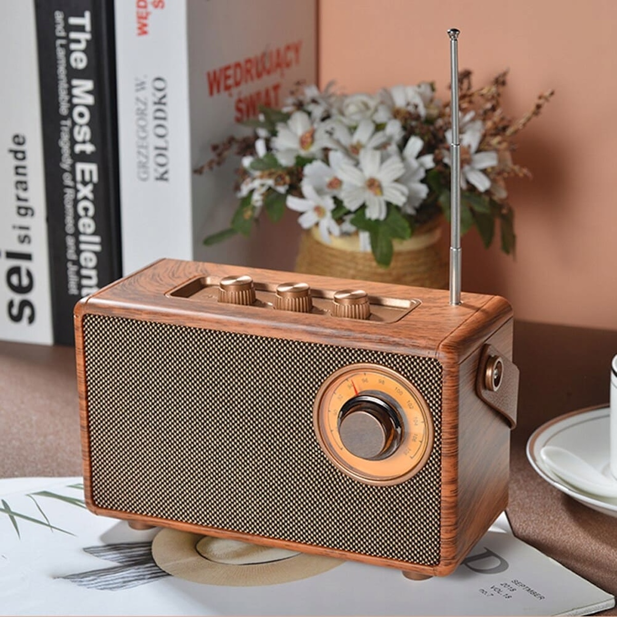 Retro tasarımlı eski ahşap mini küçük radyo çalar